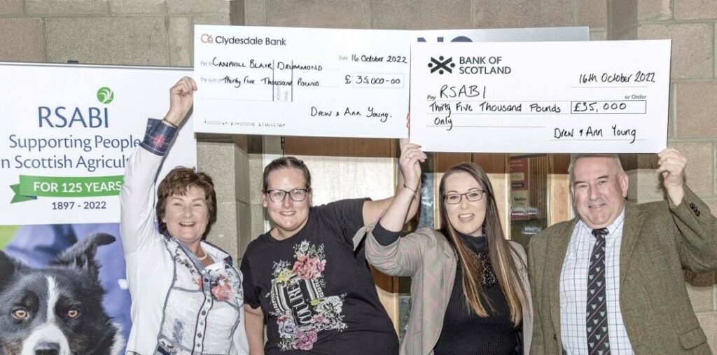 Young fundraising image 1 - l-r Ann Young, Hannah Young, Izy Young and Drew Young - Copy